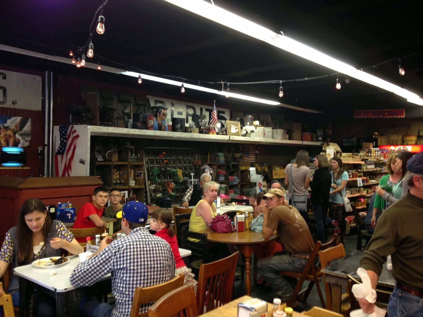 Inside Puckett's Grocery